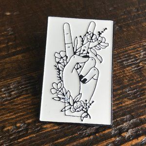 Peace Sign Black & White Collectible Enamel Pin NEW! 885x1